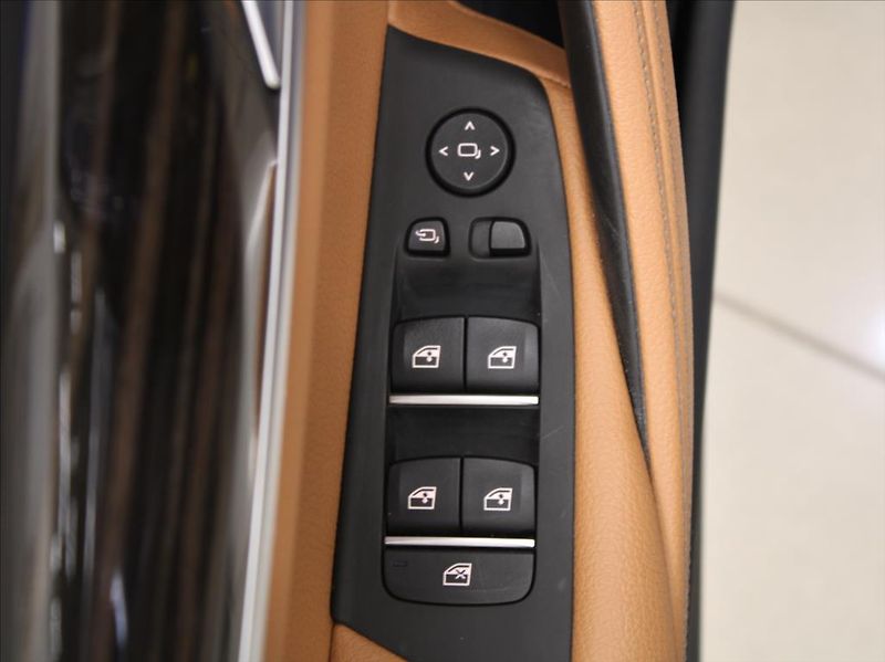 BMW Řada 5 530e xDrive Luxury Pano.ČR   2 - fotka 19 z 28