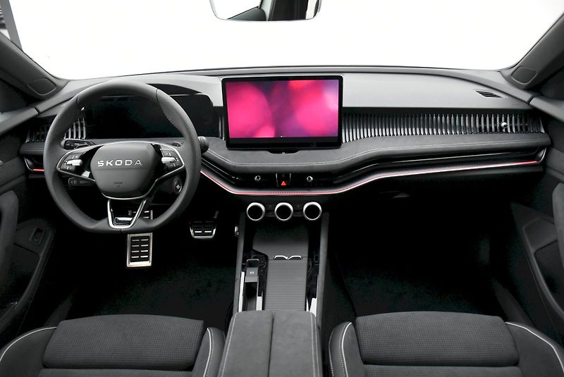 Škoda Superb (2025) Combi Sportline 2,0 TDI 142 kW - fotka 5 z 42