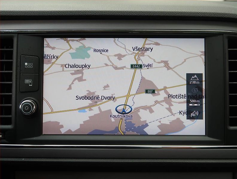 Seat Leon (2020) 1.5 TSI, Kůže, Navi, Tempomat - fotka 13 z 19