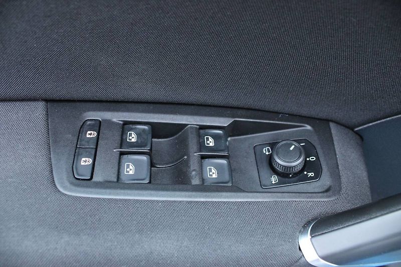 Volkswagen Touran (2022) 2.0 TDI 110kW DSG tažné LED - fotka 23 z 35