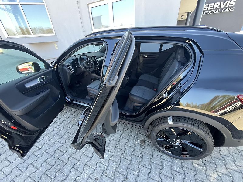 Volvo XC40 B3 FWD BE // 360 // kola - fotka 10 z 51