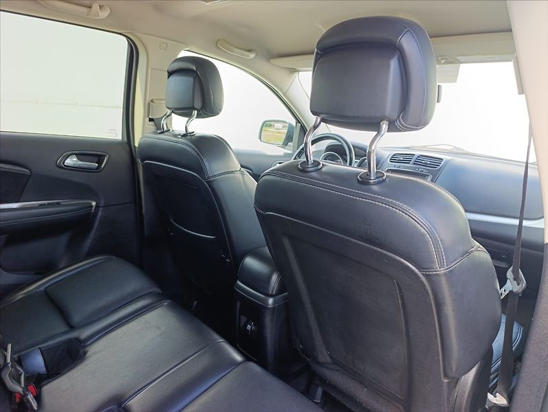 Fiat Freemont 2,0 MULTIJET 7MÍST 4x4 AT NAVI - fotka 23 z 41