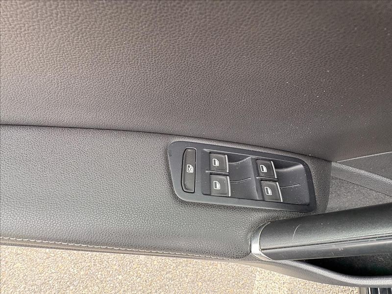Volkswagen Golf 2,0 TDi 110kW Xen,Pano,Nez.Top - fotka 4 z 41