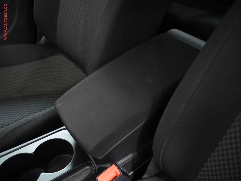 Volkswagen Passat (2011) 1.6 TDi, 1.maj, servis.kniha - fotka 15 z 16