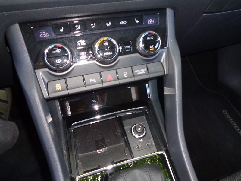 Škoda Kodiaq 2,0TDI DSG 4x4 STYLE PLUS 110 - fotka 20 z 30