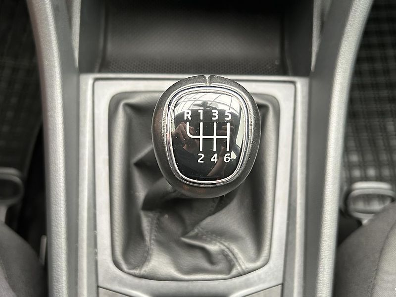 Škoda Karoq 1.5 TSI Active - fotka 15 z 26