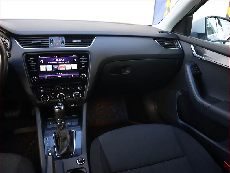 Škoda Octavia (2018) Elegance 1.5 TSI, Automat - fotka 8 z 21