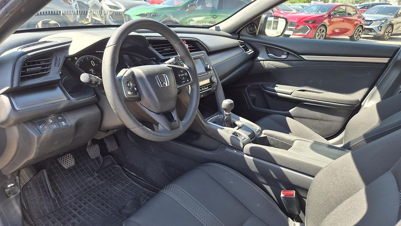 Honda Civic (2019) 1,0 VTEC Turbo - fotka 5 z 10