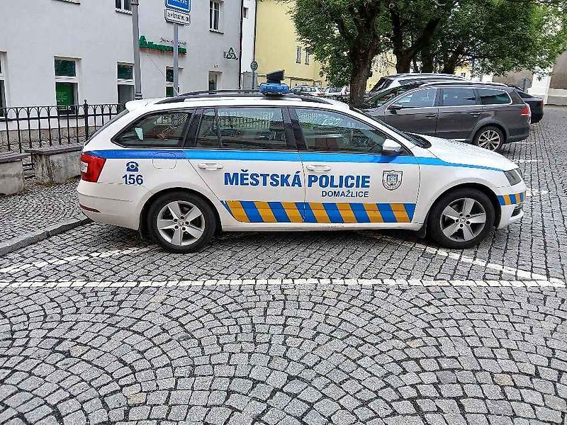 Škodovka městské policie se nabízí od 27 tisíc korun.