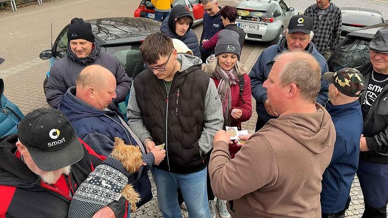 Malá auta, velká srdce. Smarťáci navštívili jarní Vlašim a adoptovali mývala