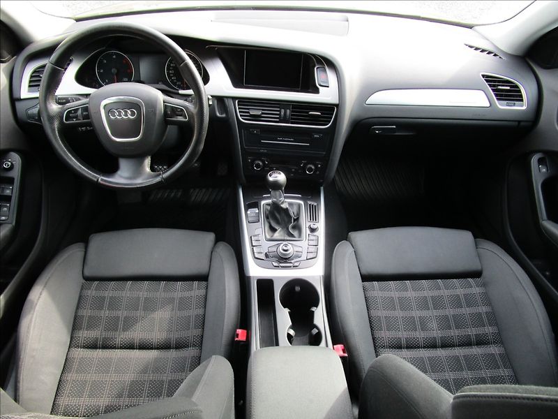 Audi A4 Avant 3.0TDi V6 Quattro, Bi-xe - fotka 7 z 41