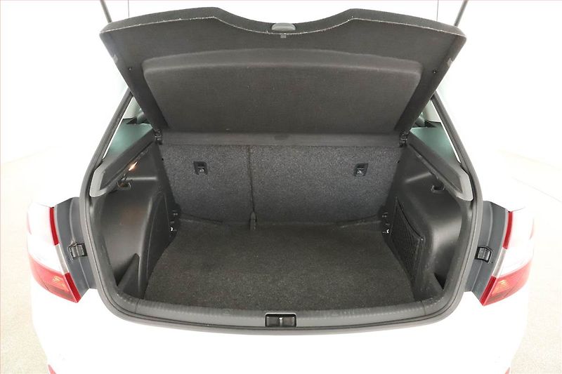 Škoda Rapid (2015) Spaceback 1.6 TDI, Xenony - fotka 14 z 16