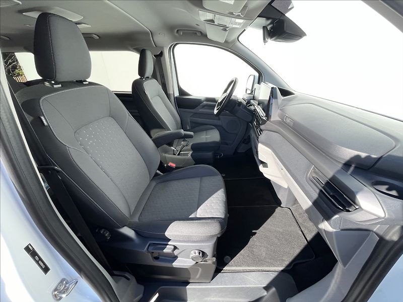 Ford Tourneo Custom 2,0 EcoBlue AWD A8 L2 Titanium - fotka 16 z 21