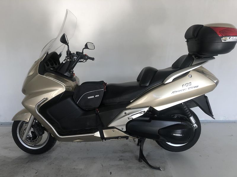 Honda FJS 600 Silver Wing - fotka 4 z 19