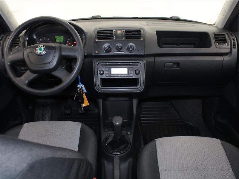 Škoda Fabia 1,2 TSi 63kW Classic 2.maj ČR - fotka 8 z 21
