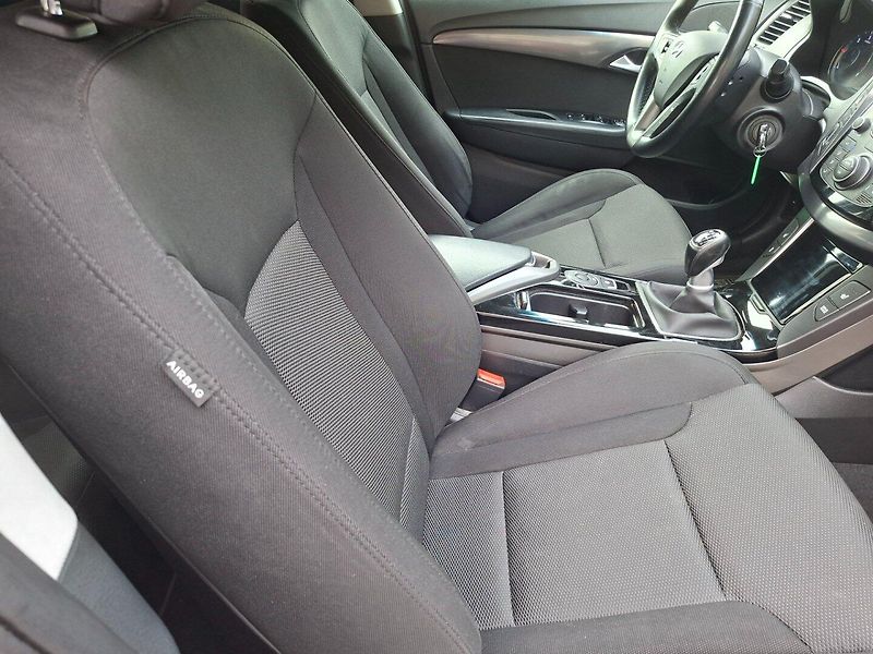 Hyundai i40 (2018) SW 1.7CRDi 104kW -ČR-KAMERA - fotka 21 z 38