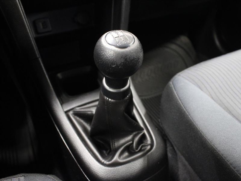 Suzuki Swift 1,2 i 4x4 pěkný stav, serv.kni - fotka 23 z 27