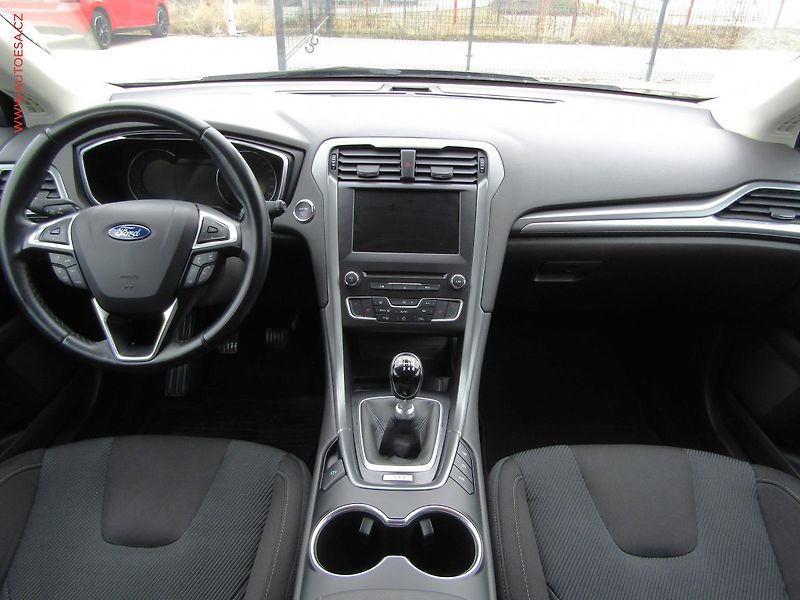 Ford Mondeo (2019) 1.5 EB, ČR, Titanium, xenon - fotka 8 z 21