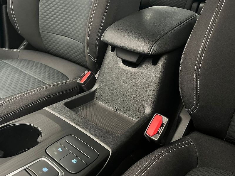 Ford Kuga 2.5 Duratec FHEV  COOL&CONNECT - fotka 31 z 65