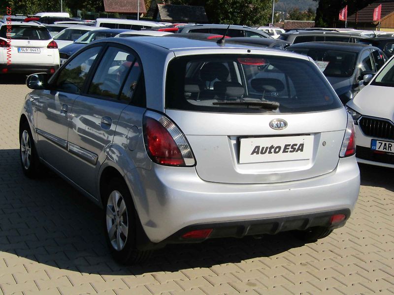 Kia Rio (2012) 1.4i, ČR, AC - fotka 6 z 17
