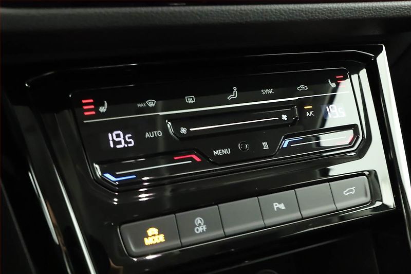 Volkswagen Touran (2023) 2.0 TDI - fotka 11 z 17