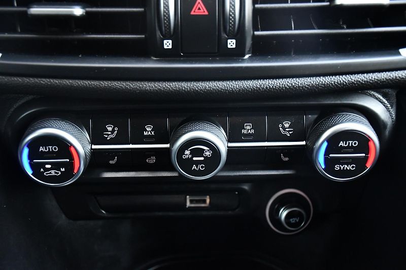 Alfa Romeo Giulia 2.0T 16V 206kW COMPETIZIONE 1M - fotka 27 z 43