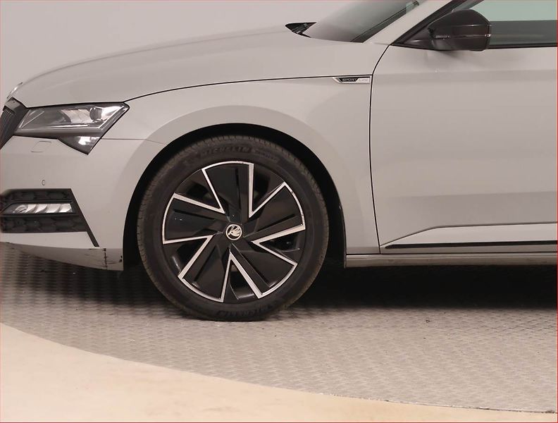 Škoda Superb (2022) Sportline 2.0 TDI - fotka 15 z 17