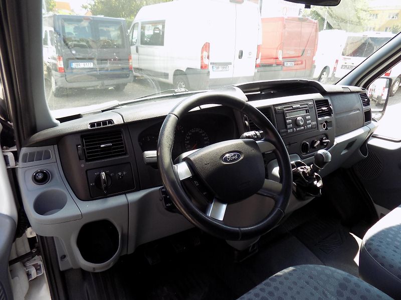 Ford Transit 2,2 TDCI 92 KW MWB 350 TREND - fotka 19 z 38