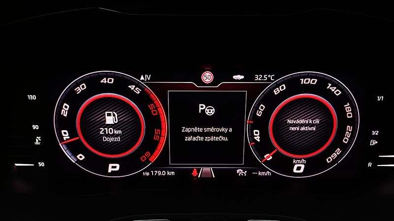 Škoda Superb 2.0TDI 140kW 4x4-WEBA-PANO-DPH - fotka 45 z 49