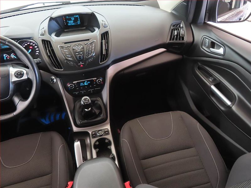 Ford Kuga (2015) 1.5 EcoBoost, Tempomat - fotka 8 z 13