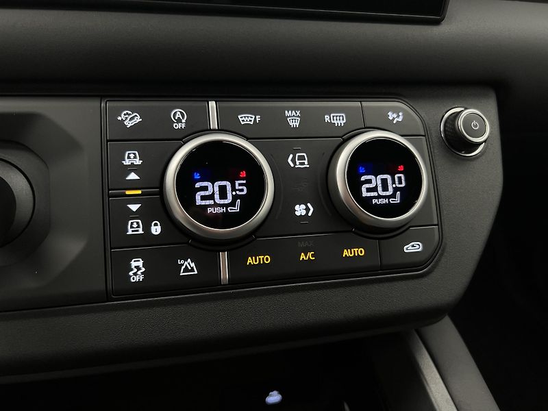 Land Rover Defender 110 D250 X-DYNAMIC SE AWD AUT  - fotka 26 z 45