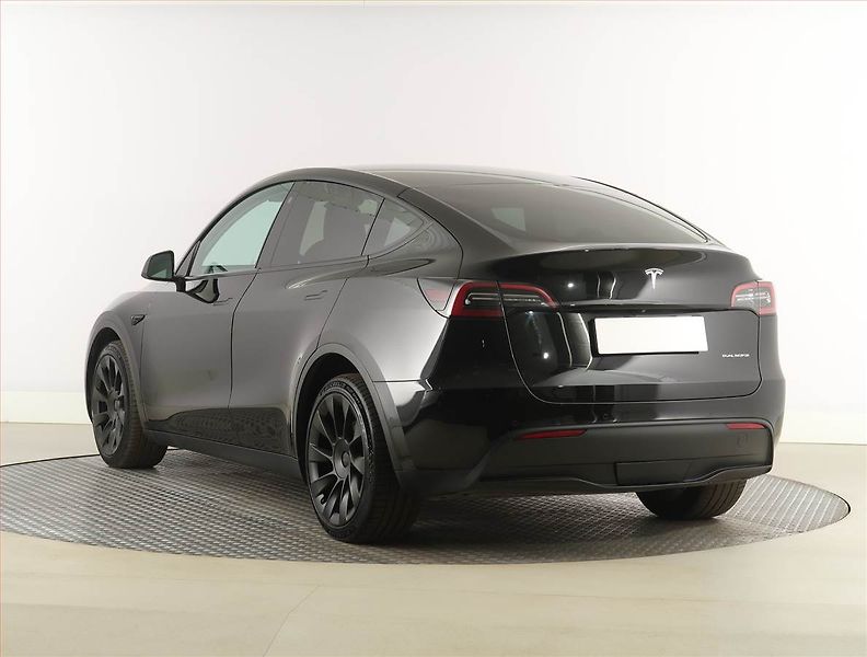 Tesla Model Y (2022) Long Range AWD 79kWh, SoH 92% - fotka 4 z 33