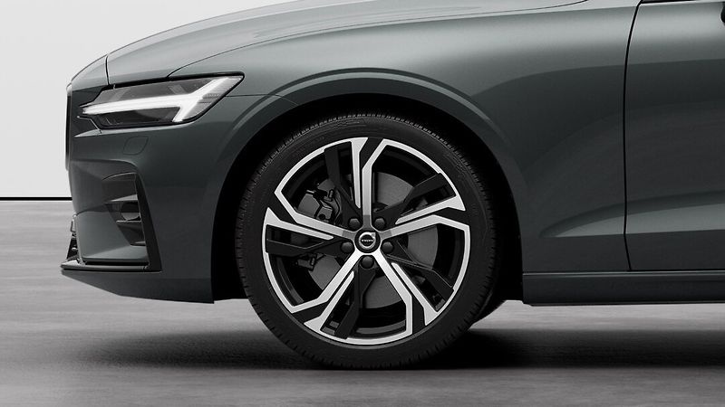 Volvo V60 (2026) PLUS DARK, B4, 145+10 kW / 197 - fotka 7 z 13