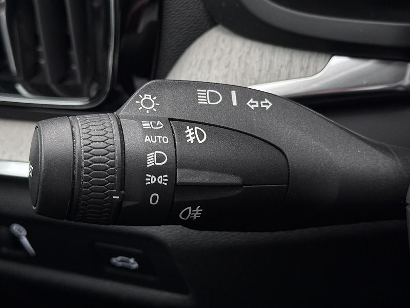 Volvo V60 CC D4 AWD MOMNETUM CZ 1.maj - fotka 28 z 44