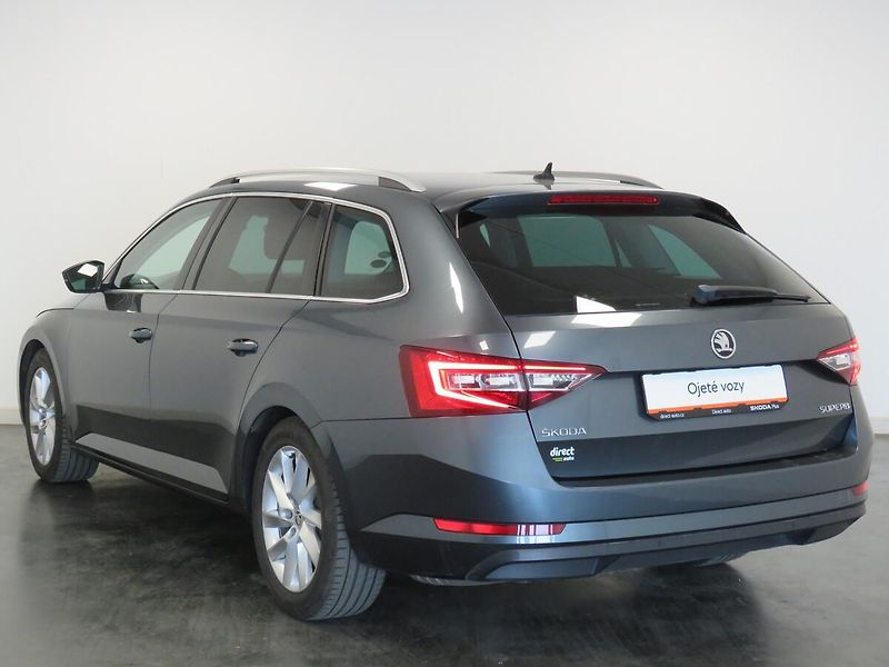 Škoda Superb - fotka 8 z 25
