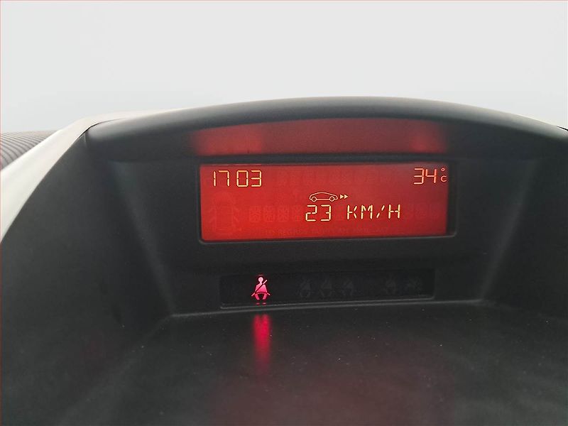 Peugeot 207 (2010) 1.4 VTi, po STK, zamluveno - fotka 12 z 17