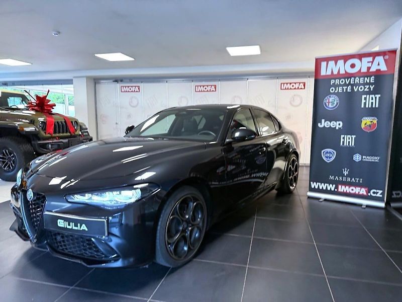 Alfa Romeo Giulia (2025) 2.2 JTD 210k AT8 ZF Q4 4x4 Int - fotka 3 z 26