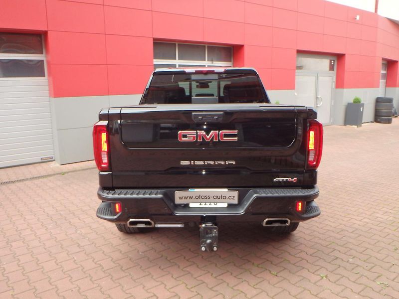 GMC Sierra (2022) 1500 AT4 6.2 V8 - fotka 6 z 30