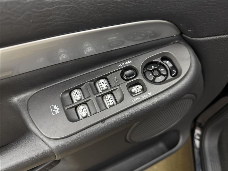 Dodge RAM 8,3 1500 SRT10 V10VIPER SERVIS - fotka 25 z 43