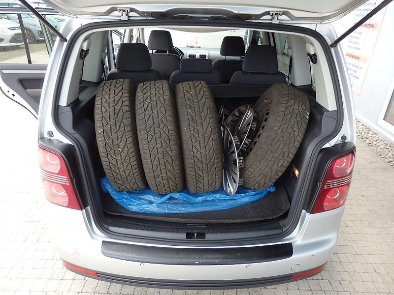 Volkswagen Touran 1.4 TSI DIGI.KLIMA, 7 MÍST - fotka 8 z 16