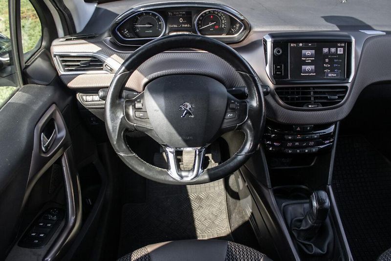 Peugeot 2008 (2014) 1.2 PureTech (60kW) - fotka 11 z 18