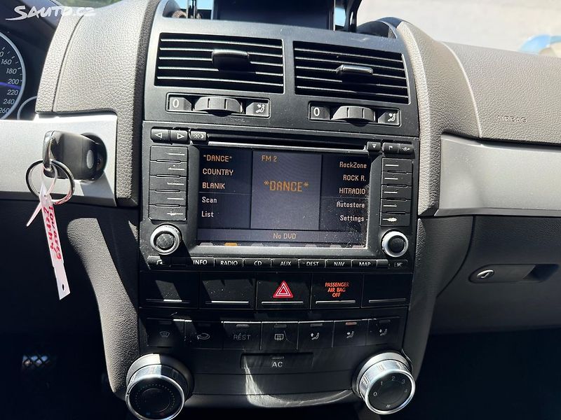 Volkswagen Touareg (2006) 2.5TDI 4x4 Tažné 3.5T Manuál - fotka 19 z 21