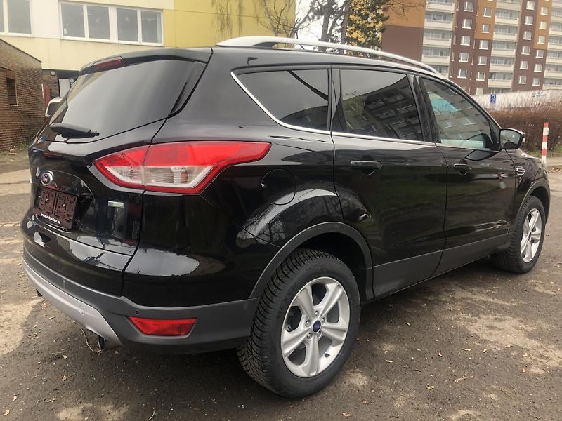 Ford Kuga (2015) 1,5 110kW 1.majitel pěkný stav - fotka 4 z 63