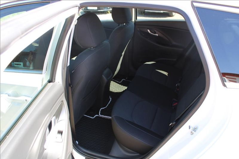 Hyundai i30 1,5 i  SMART, VÝHŘEVY, ČR - fotka 11 z 34