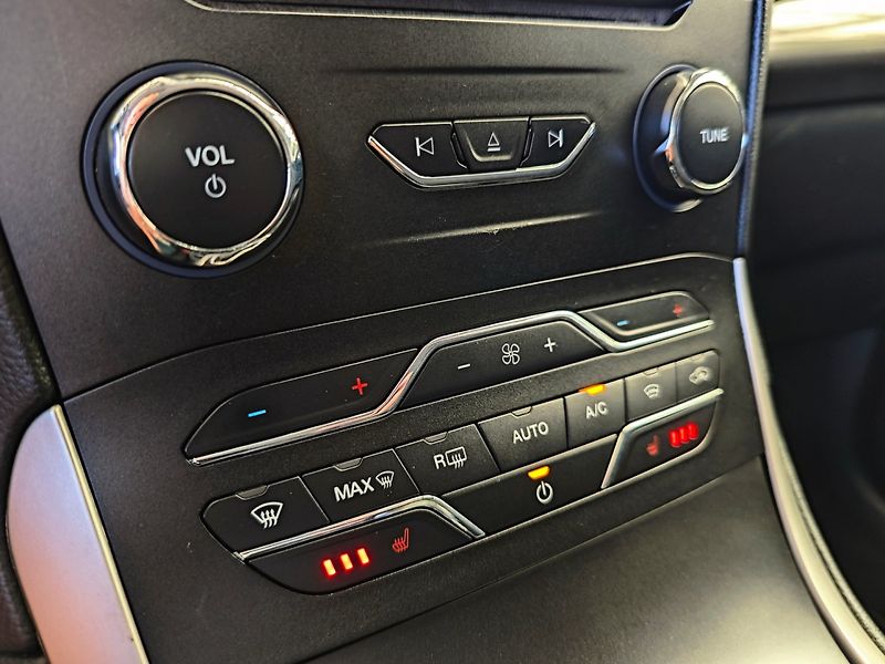 Ford S-MAX (2015) 2.0 TDCI 110kW NAVI 7 míst - fotka 25 z 42