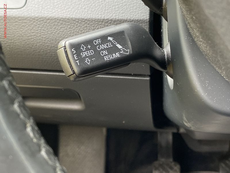 Volkswagen Passat (2013) 2.0 TDi, ČR, Bixen, kamera - fotka 13 z 18