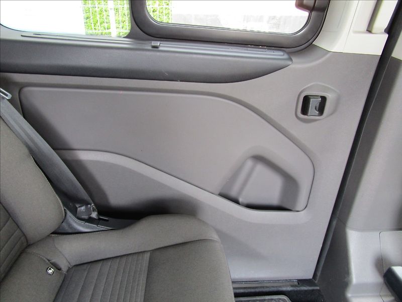 Ford Tourneo Custom 2.0TDCi L2 Titanium, 8 míst - fotka 29 z 57