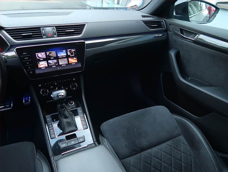 Škoda Superb (2019) Sportline 2.0 TDI, 4X4 - fotka 8 z 19