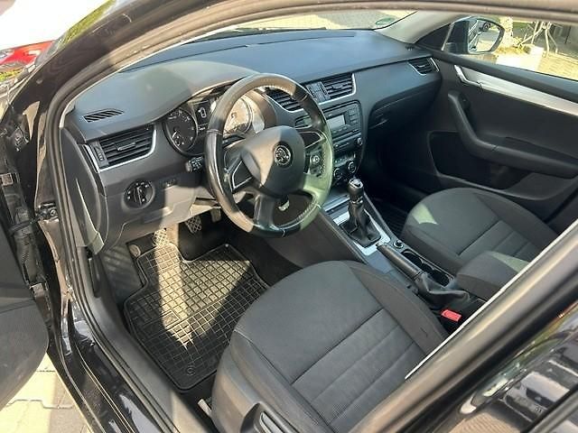 Škoda Octavia (2013) 1,4TSi elegance combi 103kW   - fotka 18 z 43