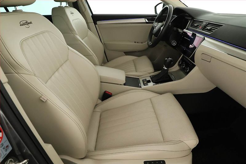 Škoda Superb (2022) Laurin&Klement iV 1.4 TSI PHEV - fotka 7 z 20